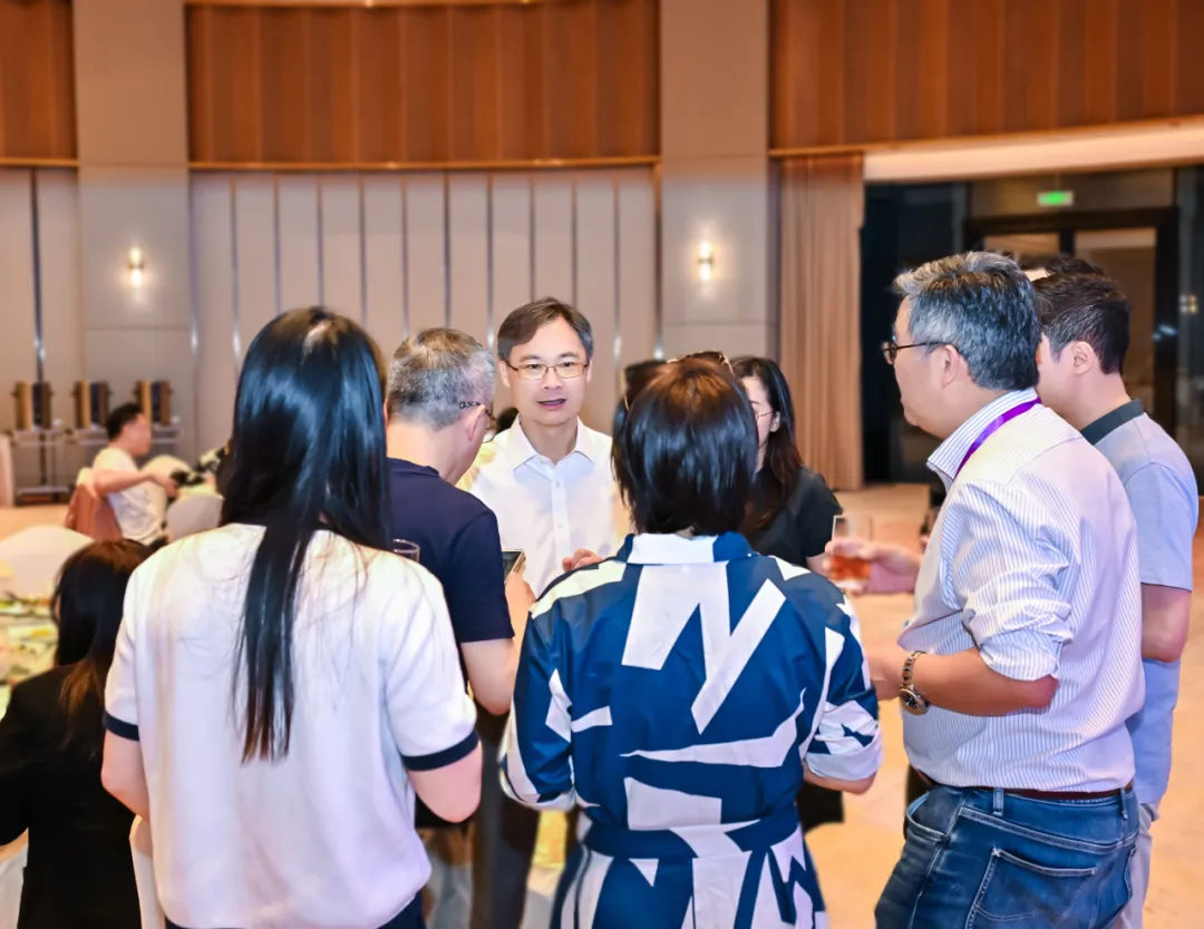 瓊港企業交流餐敘現場互動。