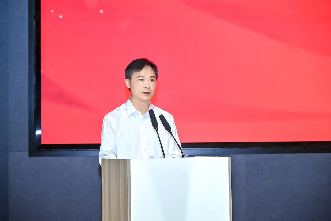 香港特區政府駐粵辦主任李炳威致辭